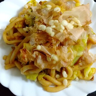 春キャベツたっぷり焼きうどん！